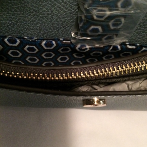 💙NWT MKF Blue 3-in-1 Crossbody & Wallet Set💙 - Picture 6 of 8